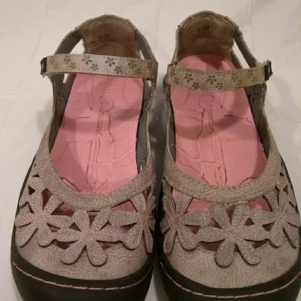 Gray Jeep J41 shoes